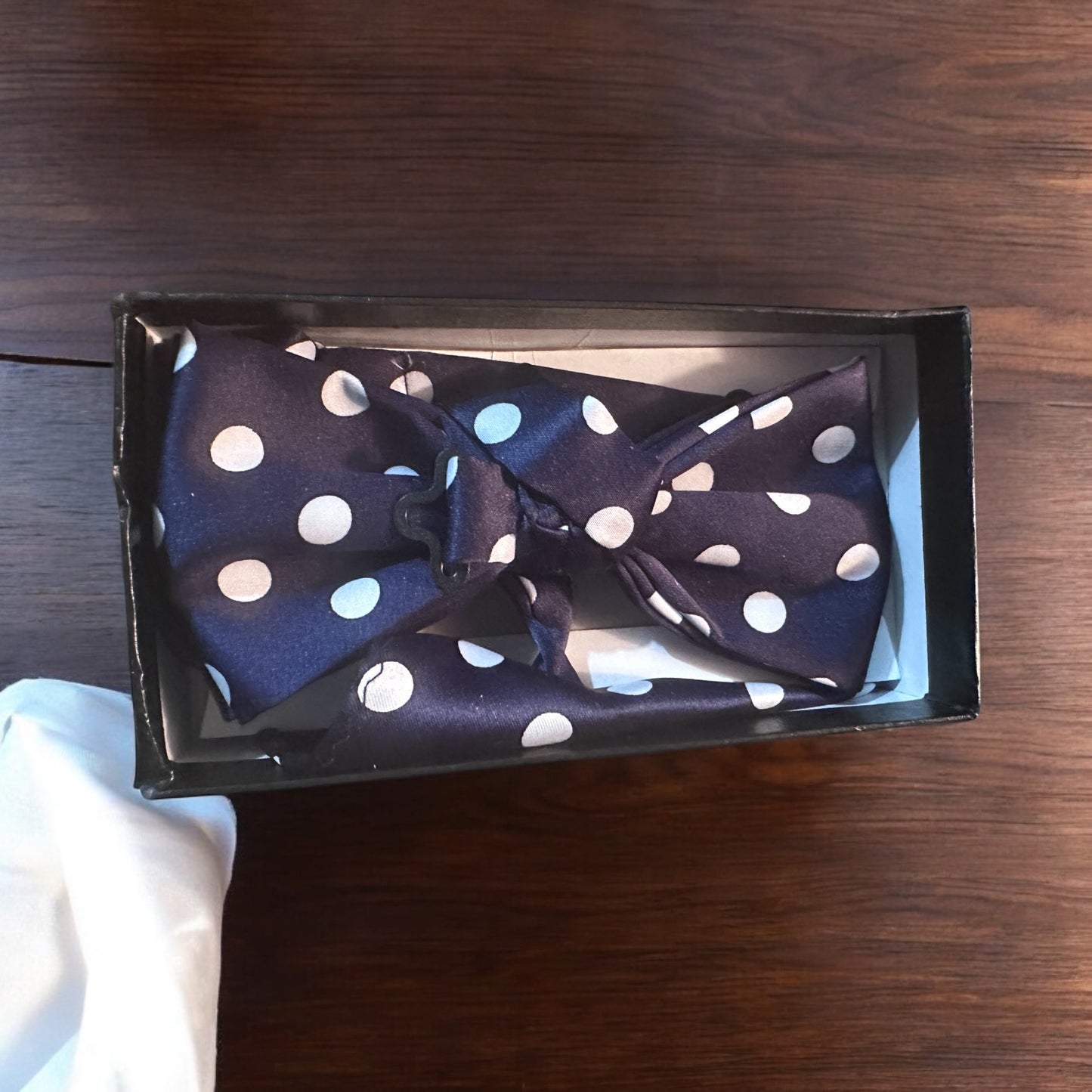 Bow tie & handkerchief